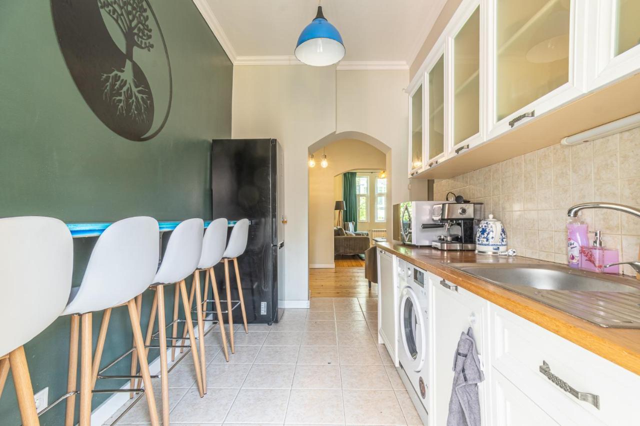 5 Seconds Away From The Main Street, Free Secured Parking Apartment София Екстериор снимка